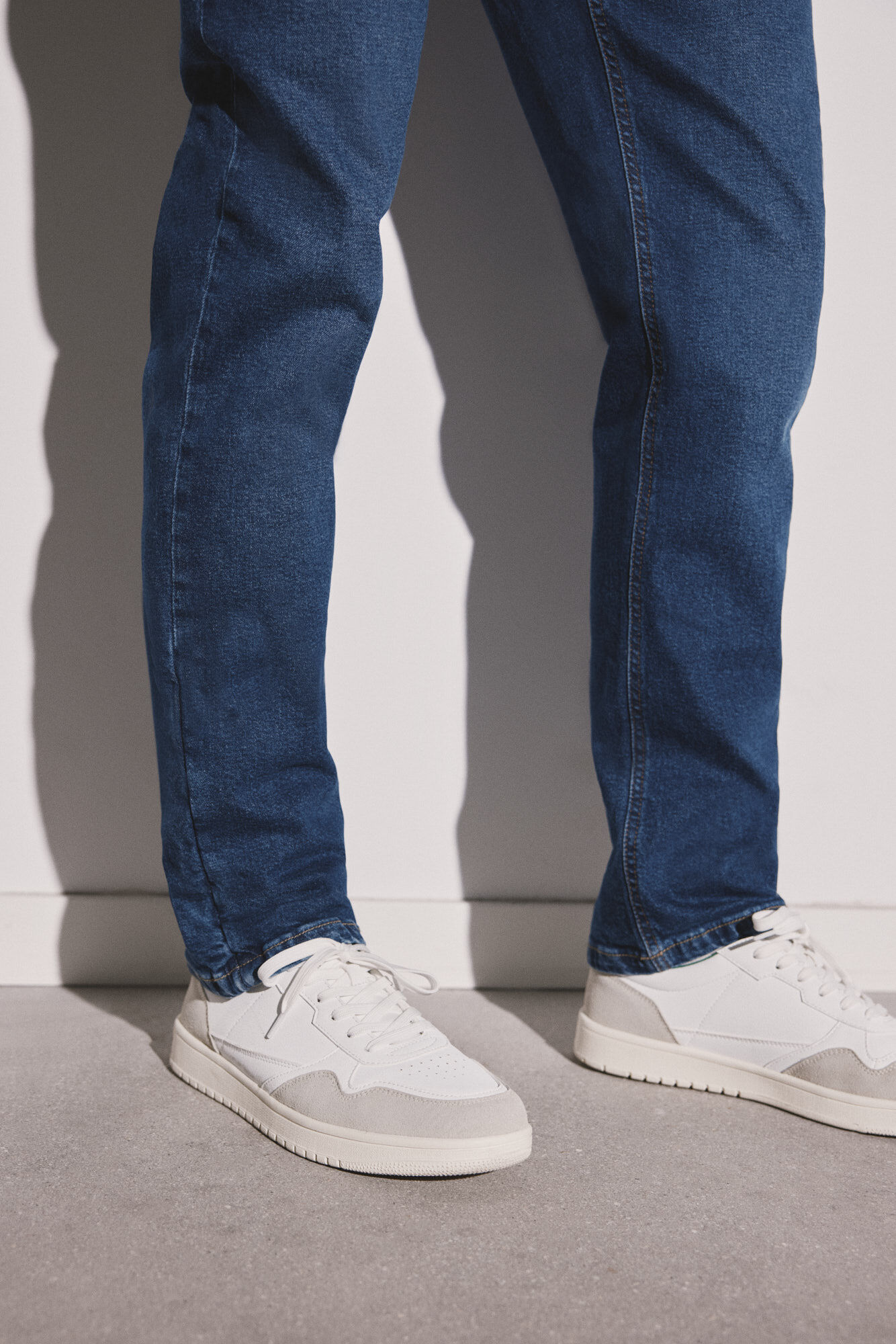 calça jeans normal de lavagem escura