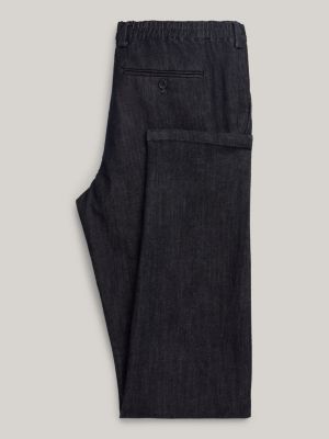 Terno de duas peças em sarja jeans, corte slim.