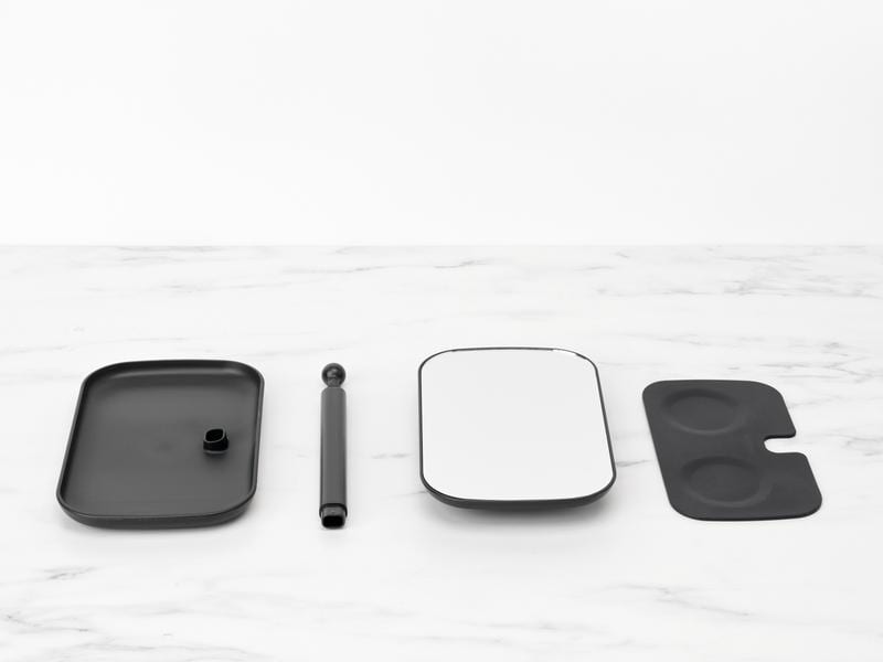Brabantia Kosmetikspiegel ReNew mit Ablageschale, Schwarz Flexibel verstellbarer Make-Up Spiegel