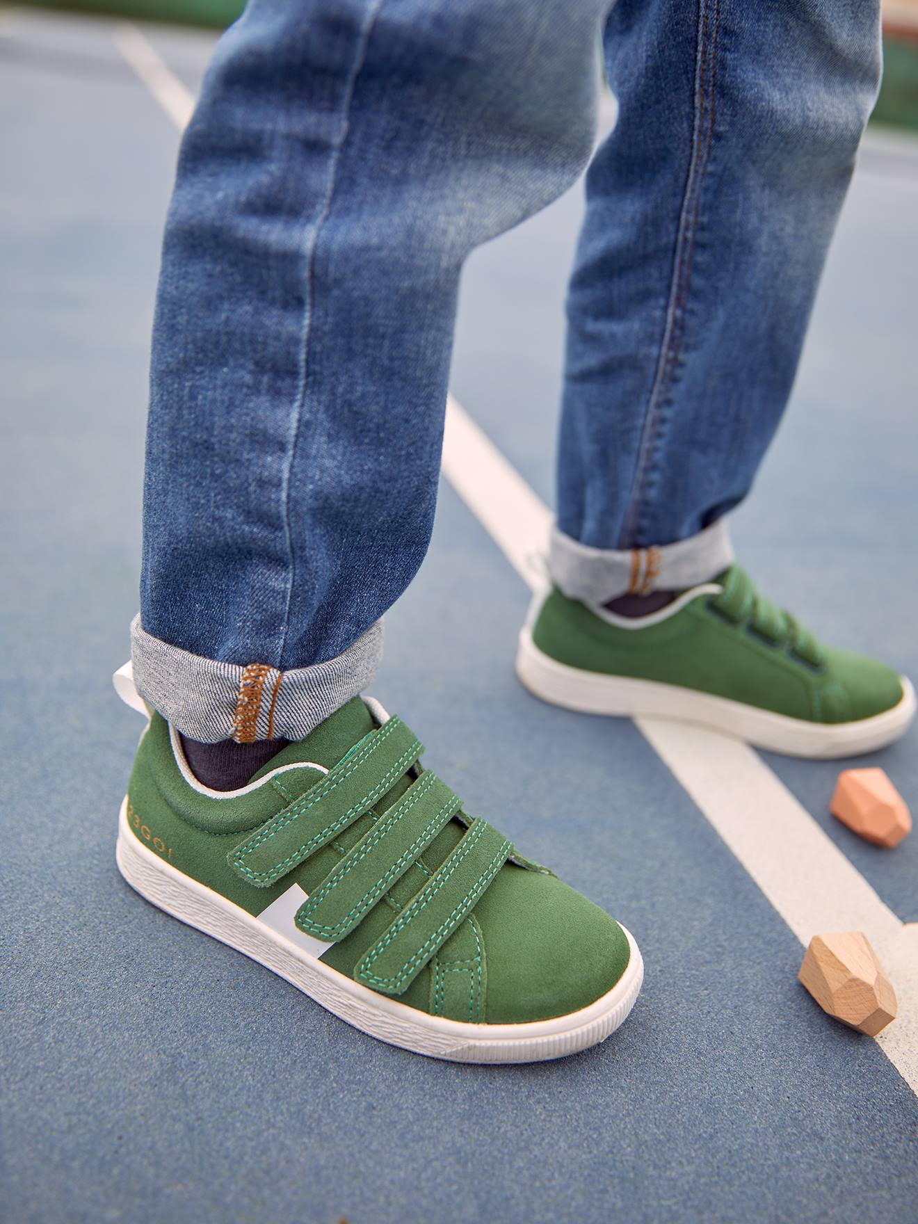 Tênis de couro com fecho de velcro, para meninos, azul escuro liso
