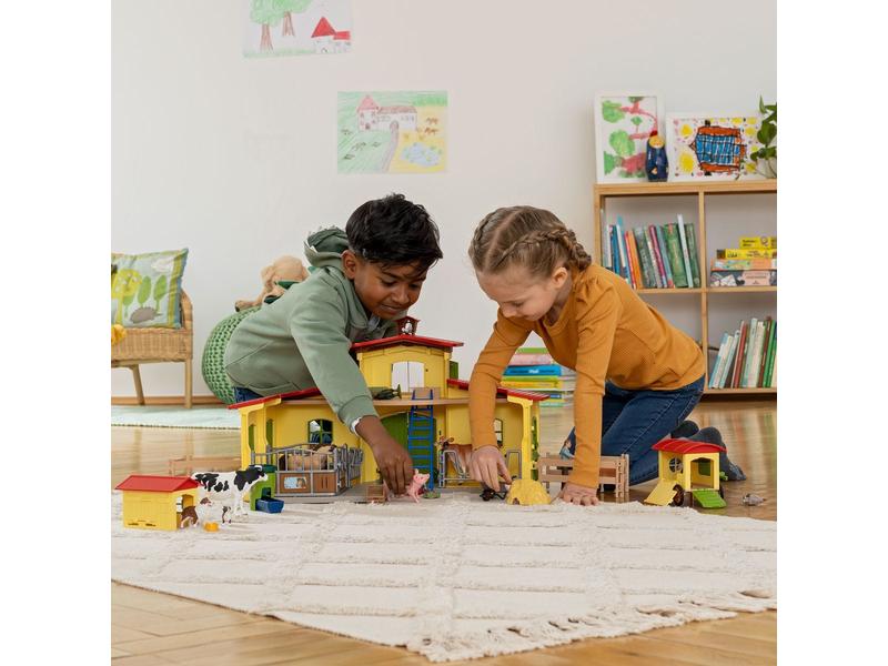 Schleich Spielfigurenset Farm World Stall mit Tieren und Zu Bauernhof-Spielset