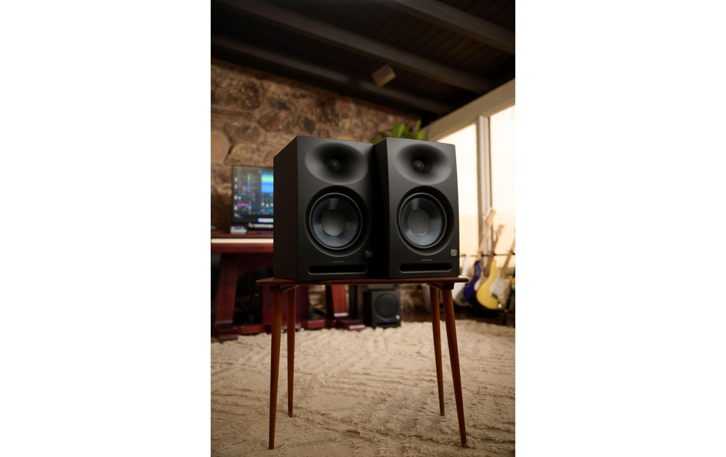 Studiomonitor Eris Studio 8 Schwarz<br>Aktive 8-Zoll 2-Wege-Studiomonitore mit EBM Wave Guide