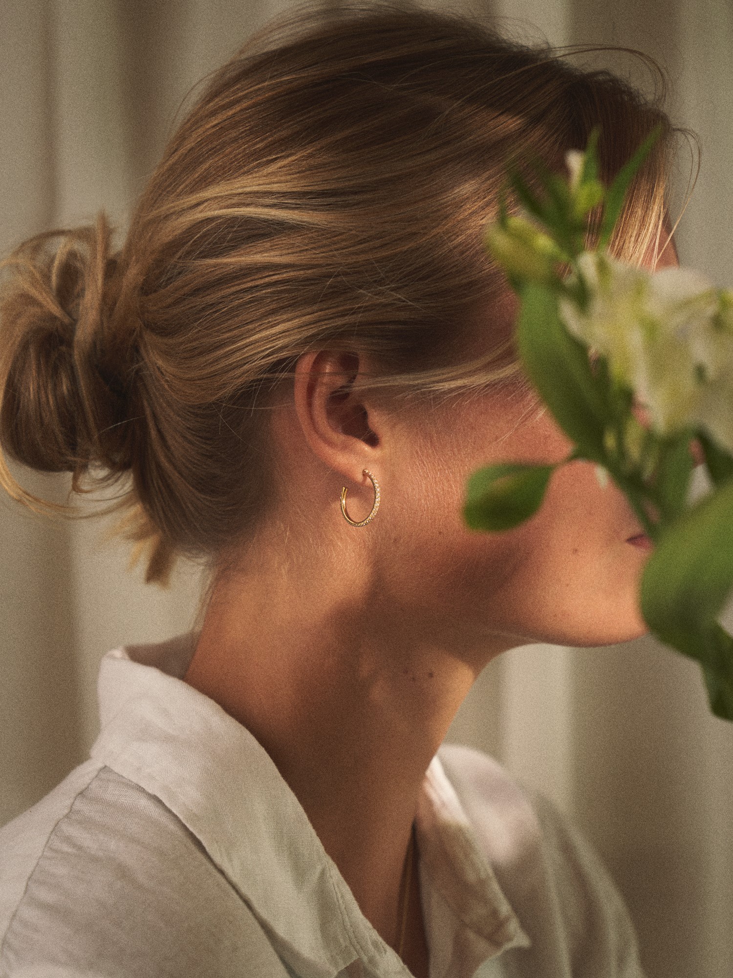 Krone-hoops | 14k forgyldt rustfrit stål/cubic zirkonia. Ø20 mm. | Gold | BUD TO ROSE