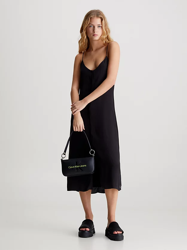 Vestido midi de chiffon com botões