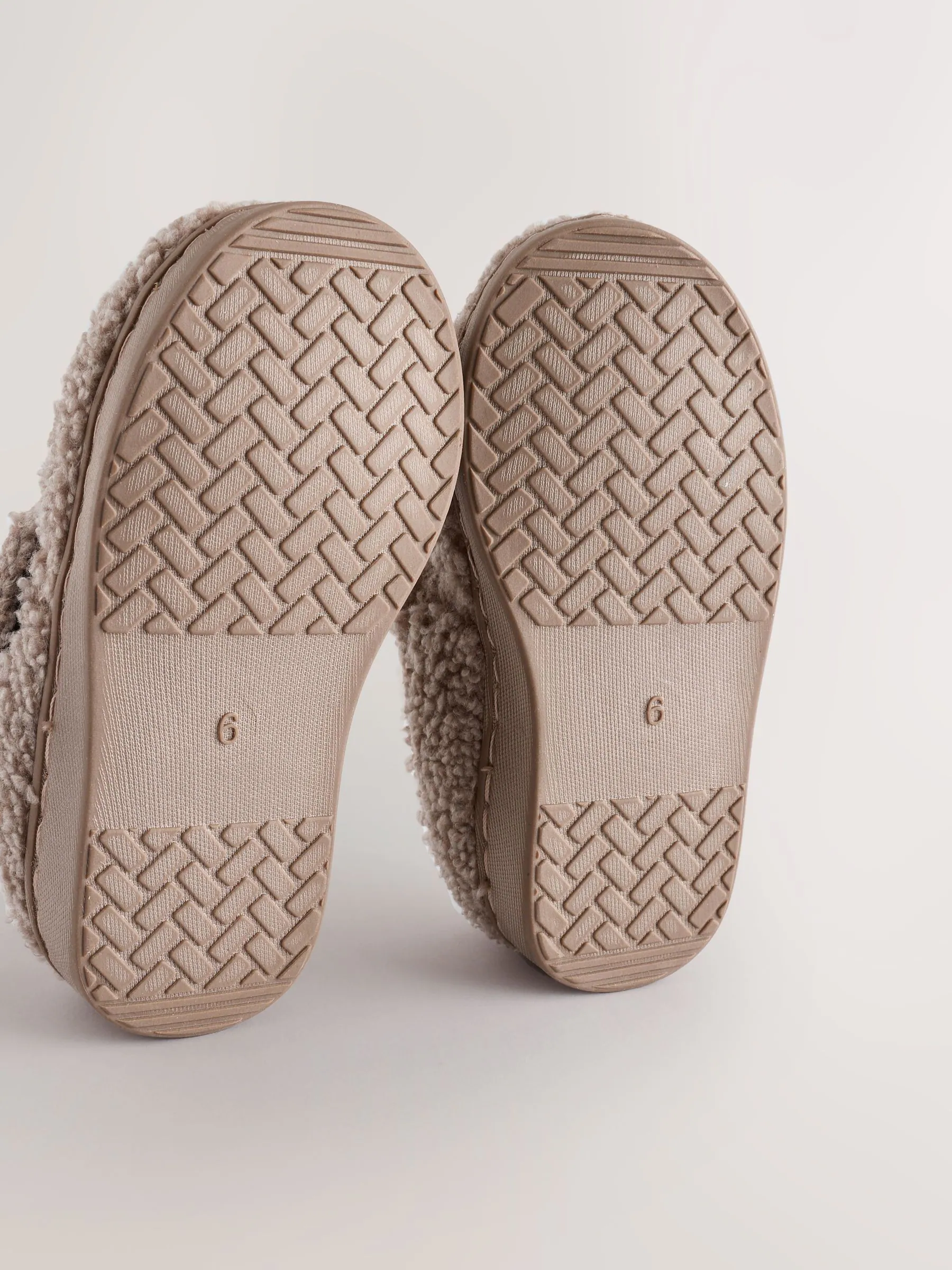 Neutraal borg - Warm gevoerde pantoffels met kuipzool