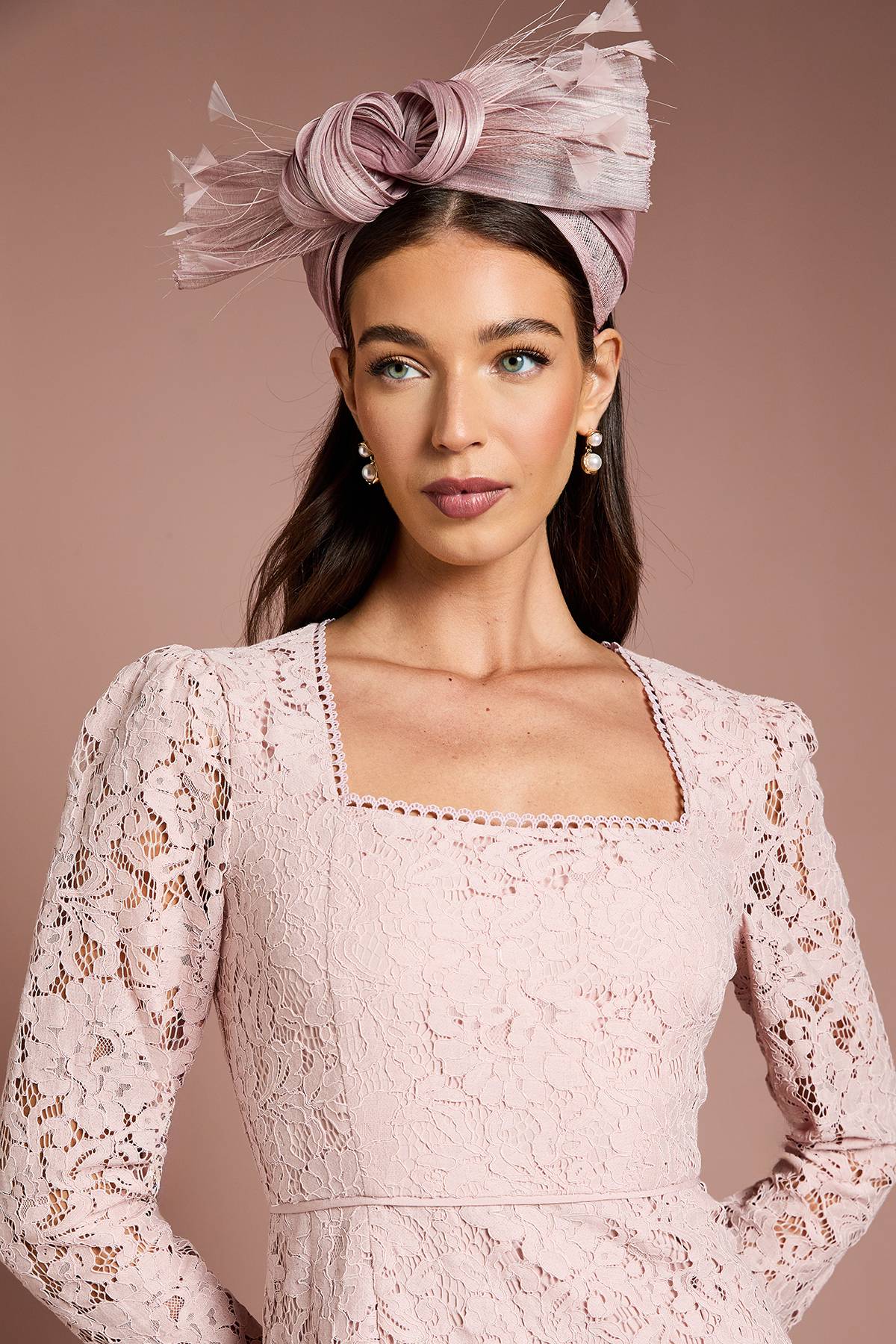Coast Robe Lisa Tan en Dentelle à Jupe Évasée avec Godets en Georgette