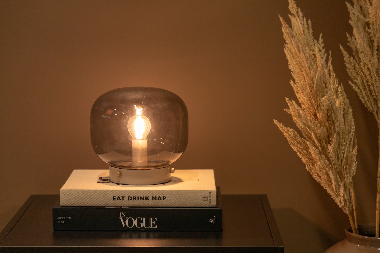 Bollonelie bordlampe Beige med sotet glass