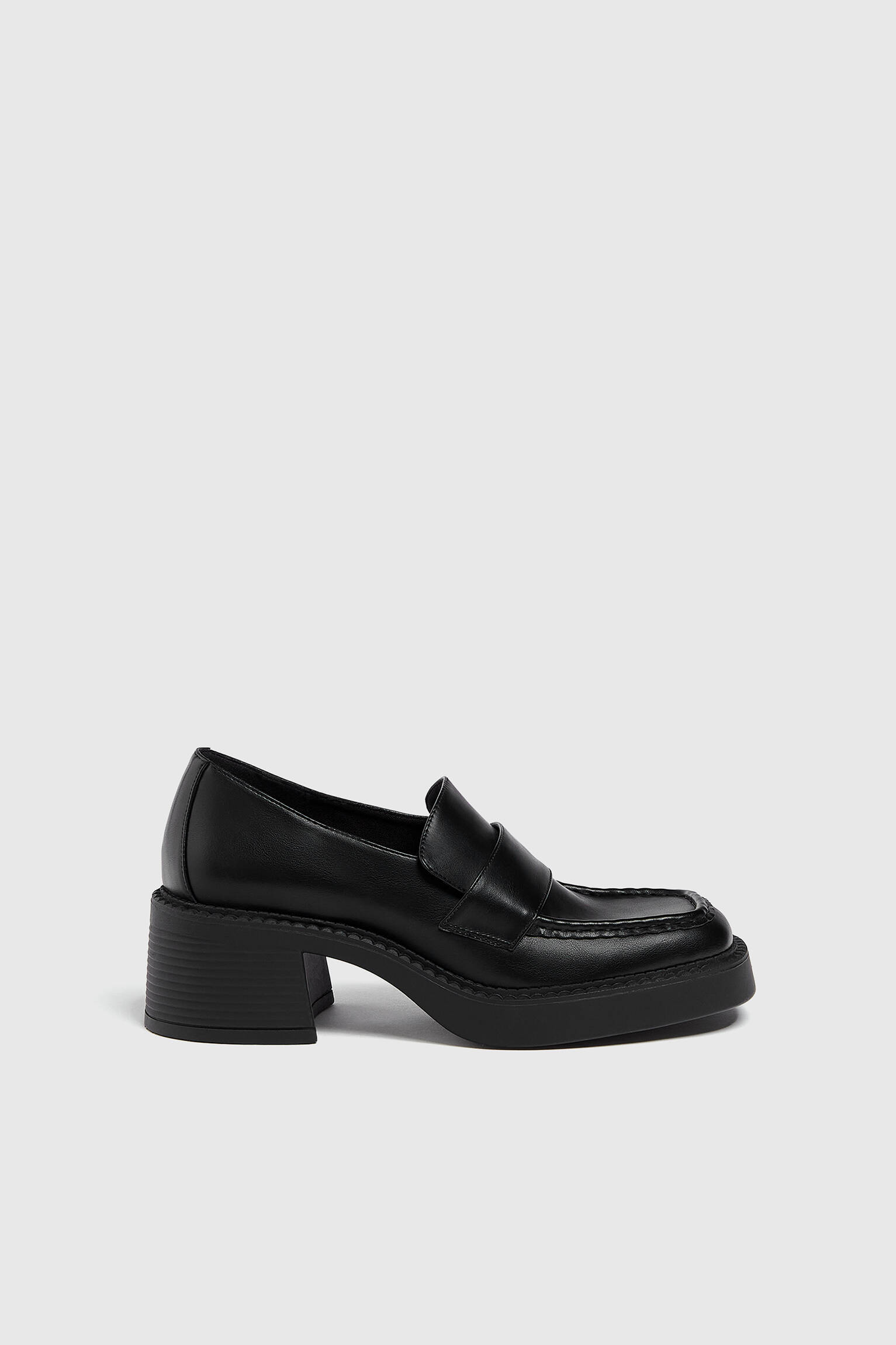 MOCASSIM DE SALTO LARGO - PRETO