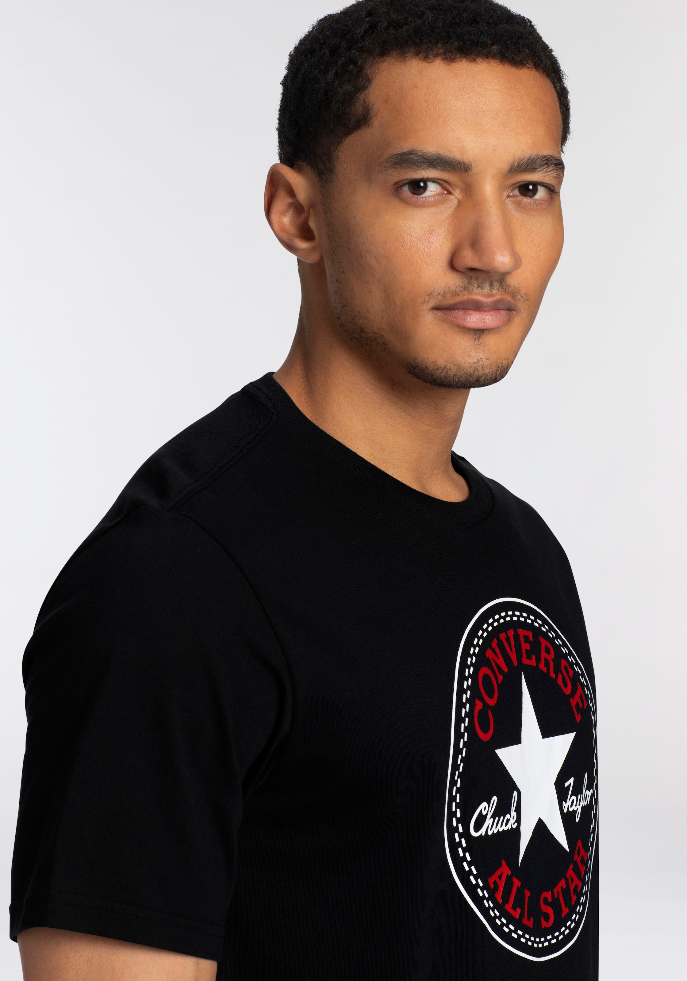 Converse T-Shirt »CONVERSE GO-TO ALL STAR PATCH STANDARD-FIT T-SHIRT«, 1 Stk. Unisex