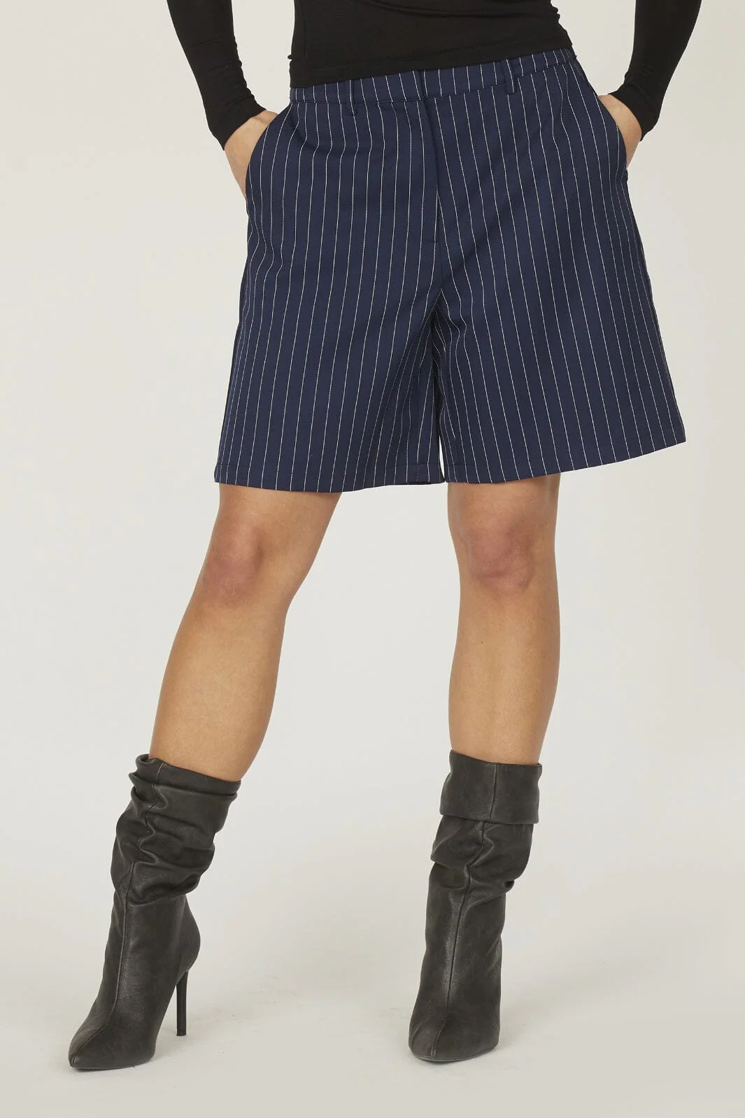 Love & Divine Love1122 31 navy cream
