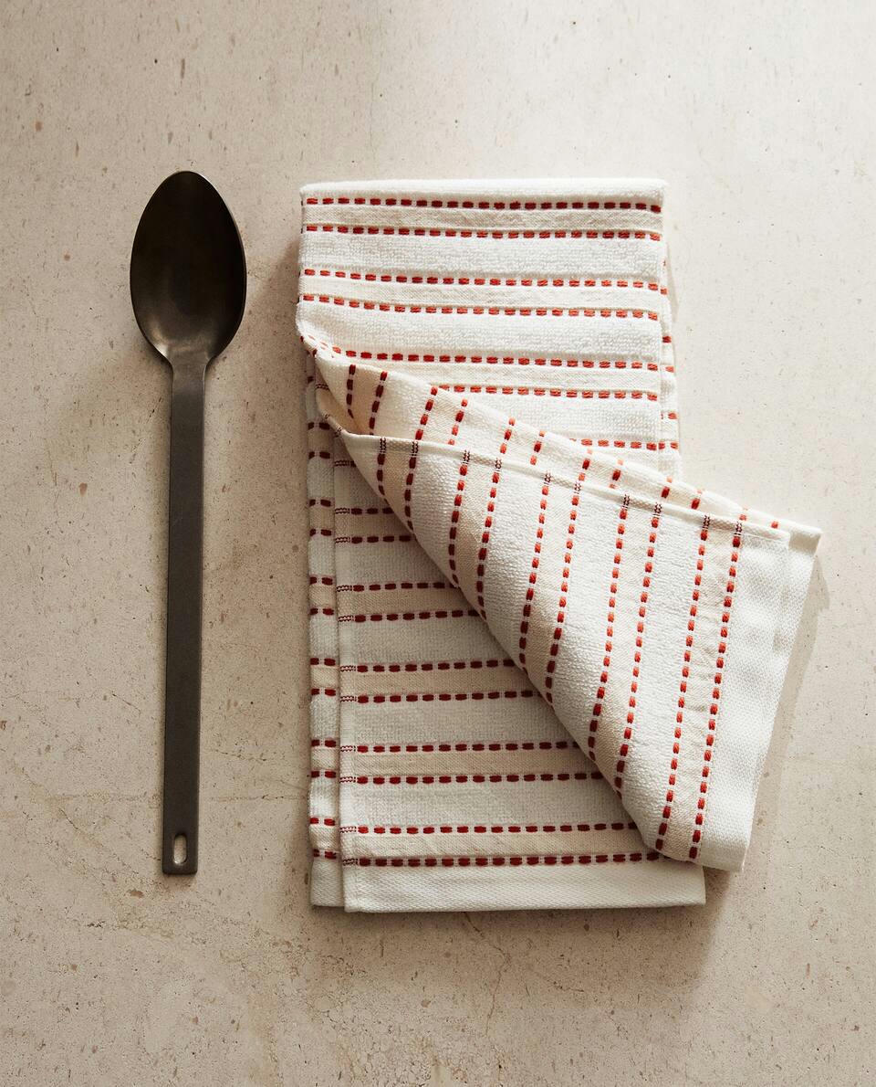 Pano de prato de tecido atoalhado com costura decorativa
