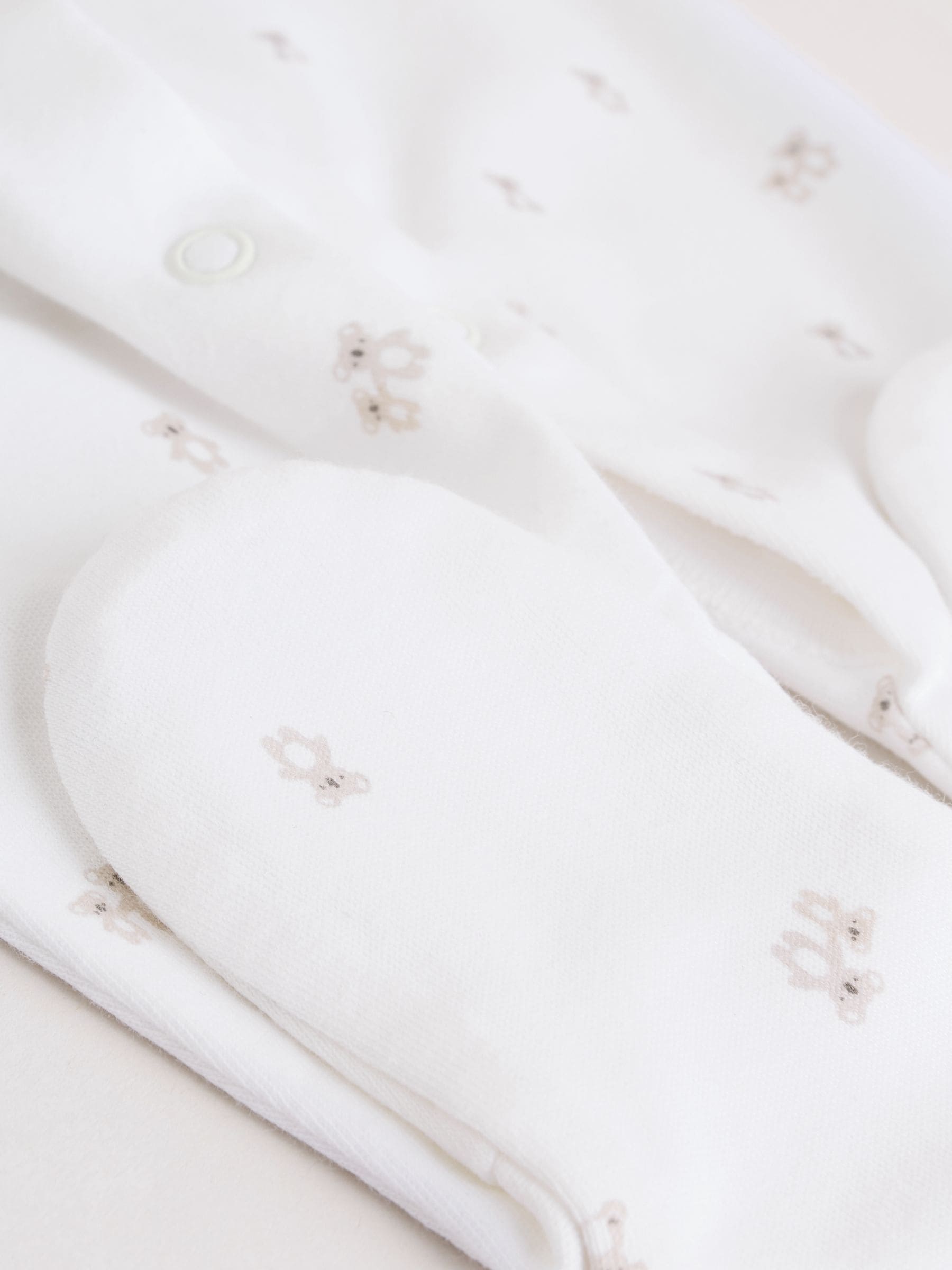 Wit - Baby Pyjama, Bodysuit, muts en slabbetje 4 -delige set (0-9maanden)