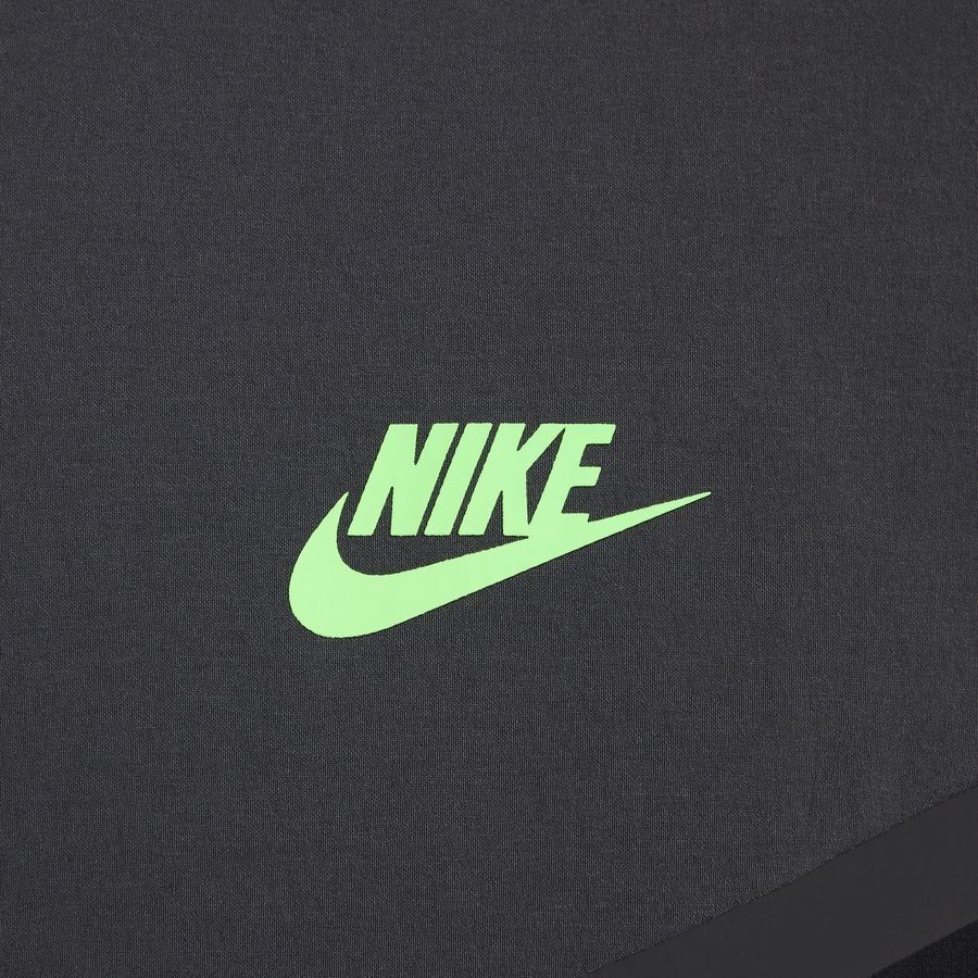 Nike Tech