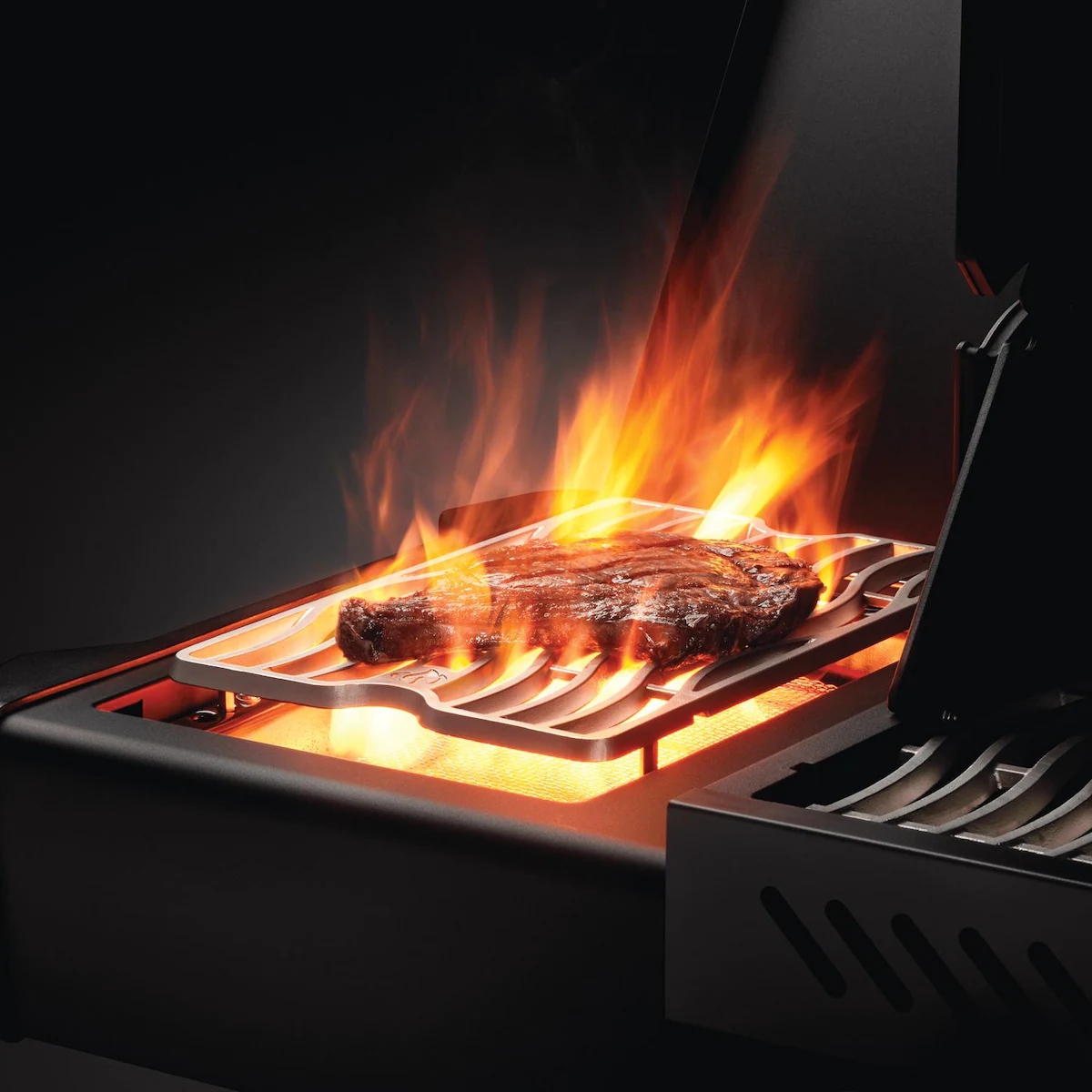 Churrasqueira a gás propano Napoleon Phantom Prestige 500 com queimador traseiro infravermelho, queimador lateral infravermelho e kit rotisserie - Preto fosco - P500RSIBPMK-3-PHM
