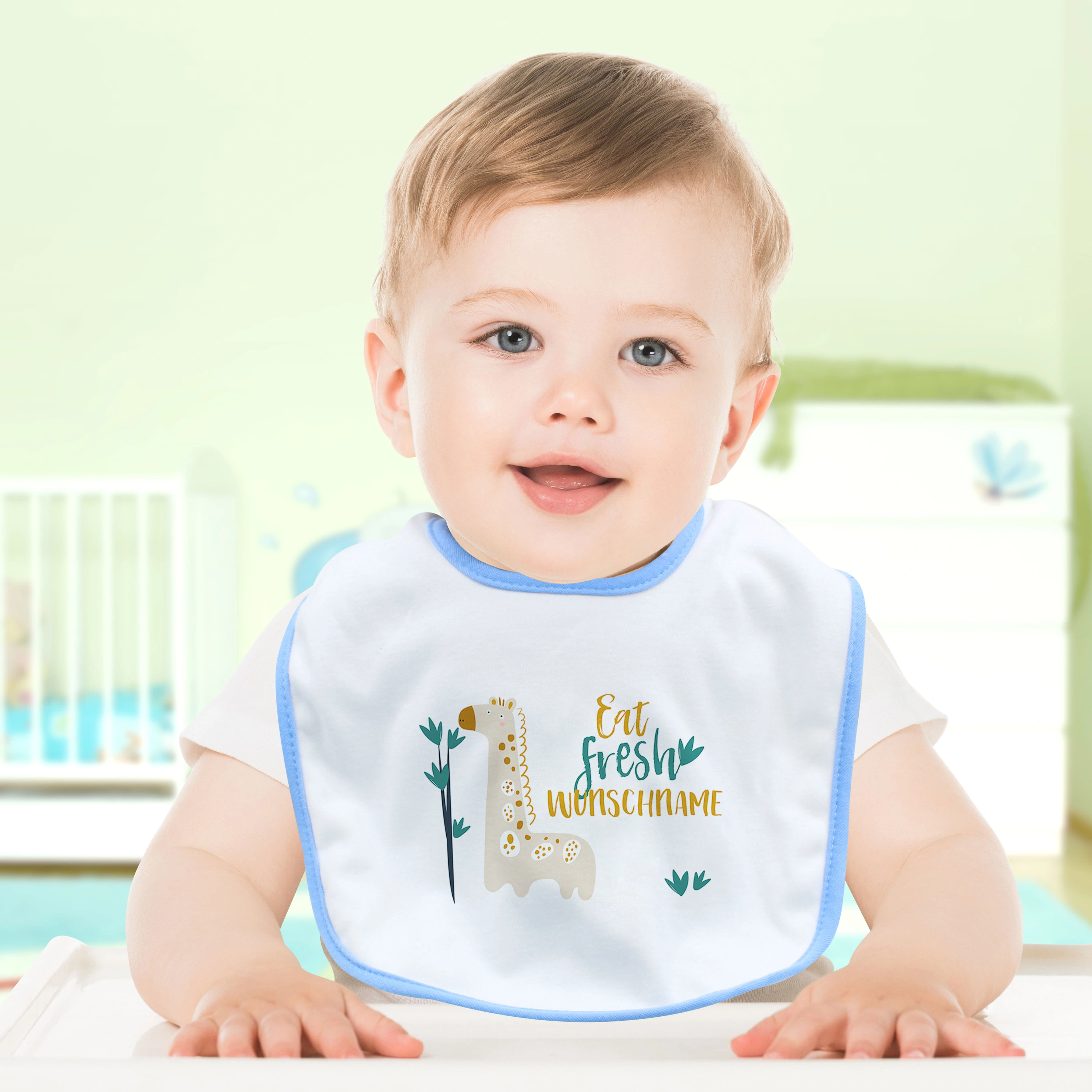 Baby-Lätzchen mit Namen, blau (Motiv: Giraffe)