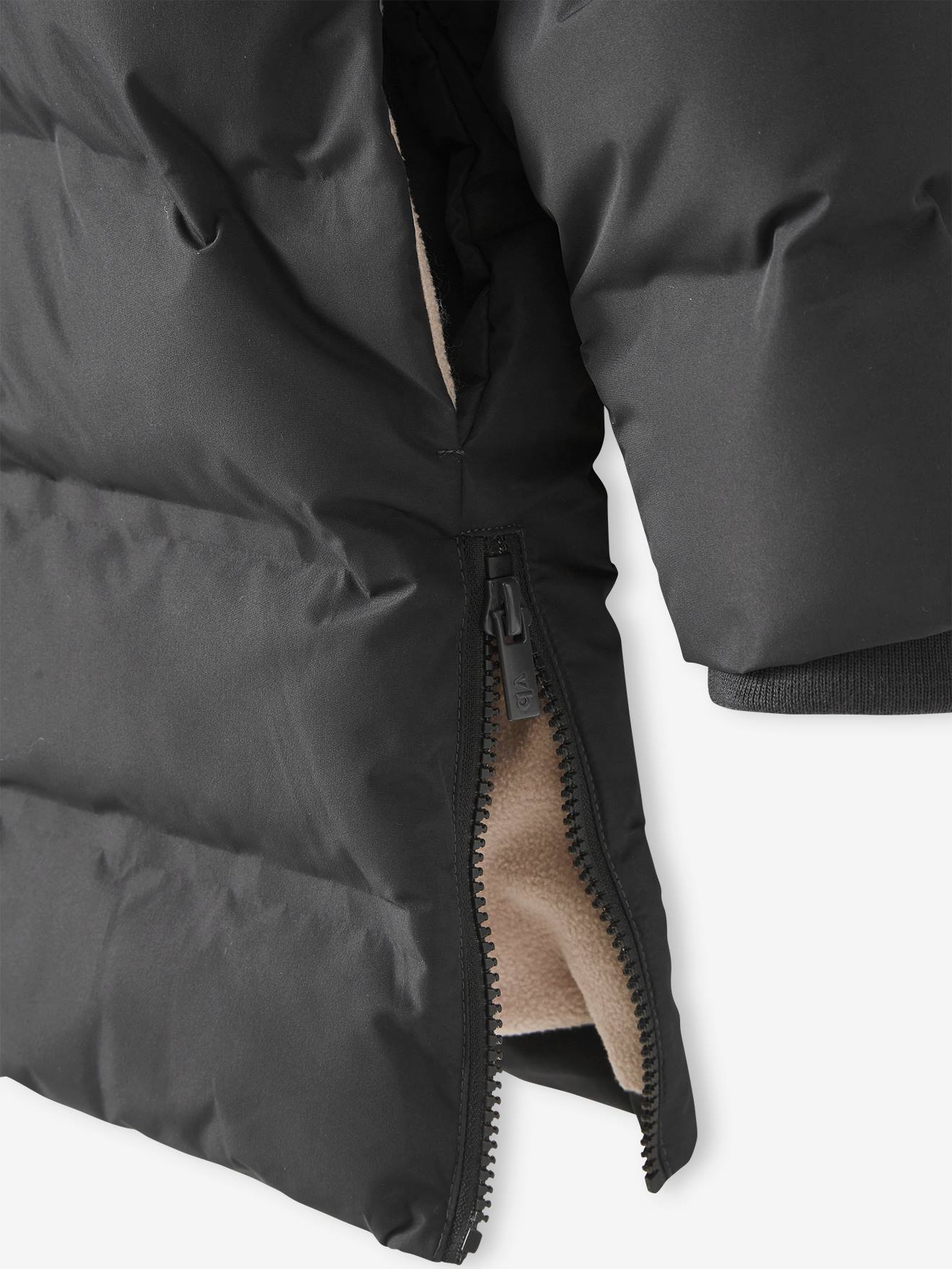 Casaco comprido acolchoado de malha polar com capuz, para meninos, cinza médio liso com estampas.