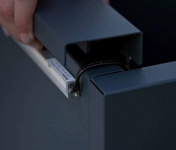 Herstera Metall-Raumtrenner Cube LED,
