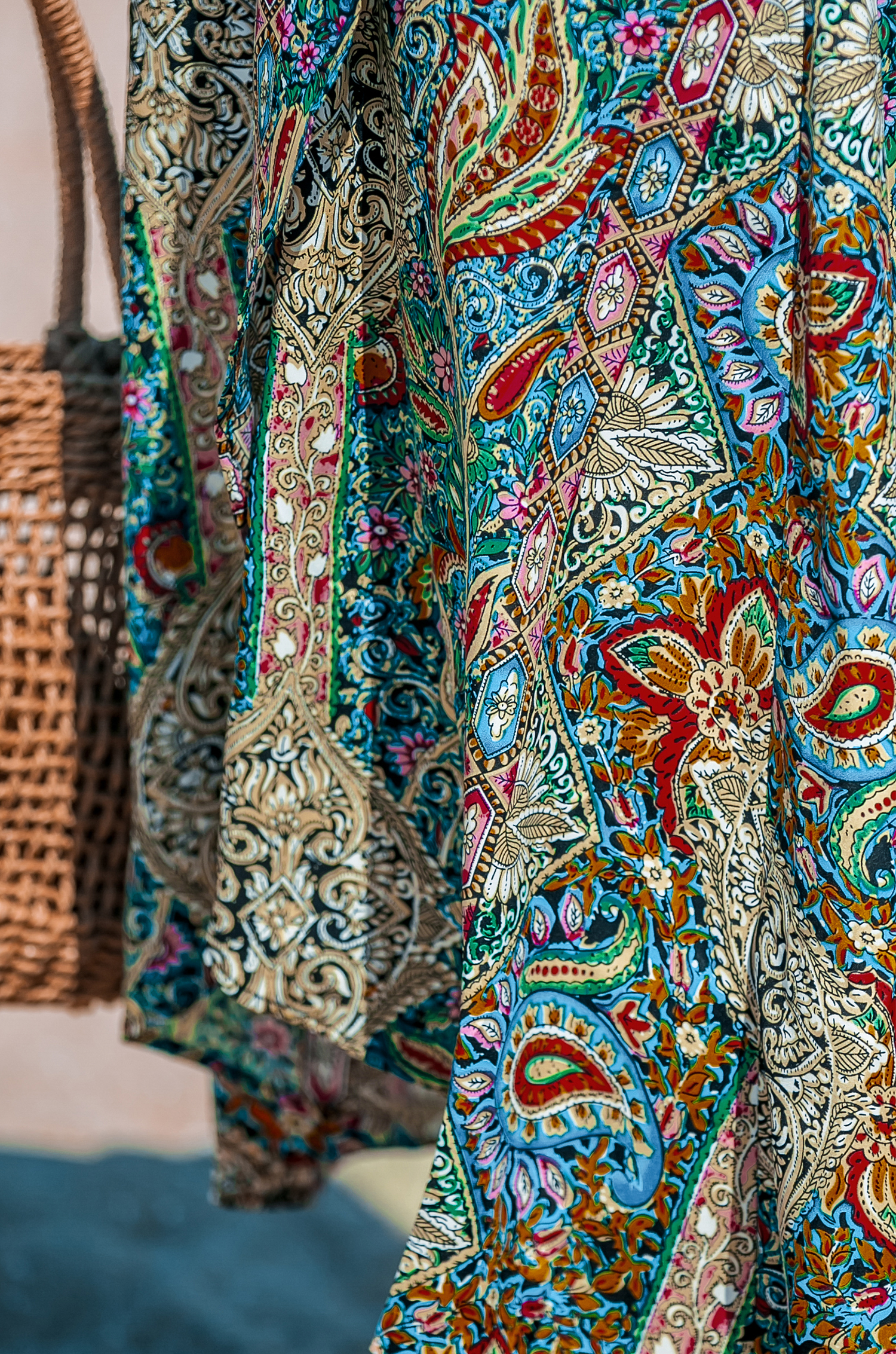 Robe midi avec col licou et jupe surplis paisley