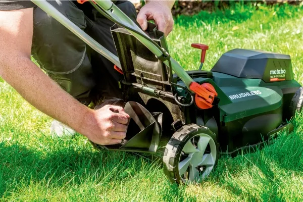 Metabo RM 36-18 LTX BL 36 - Græsslåmaskine - ledningfri - 18 V - 4000 opm - 36 cm - 12.6 kg - SOLO