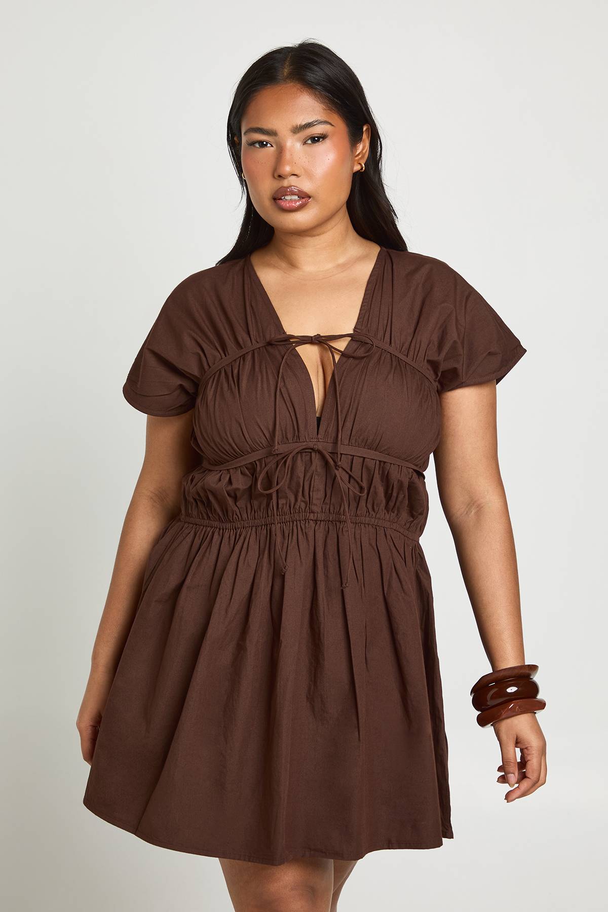 boohoo Robe Mini Froncée En Popeline De Coton Grande Taille