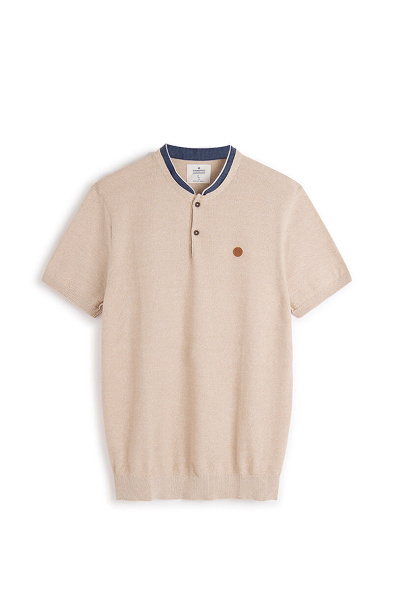 Camisa polo com gola mandarim - marrom