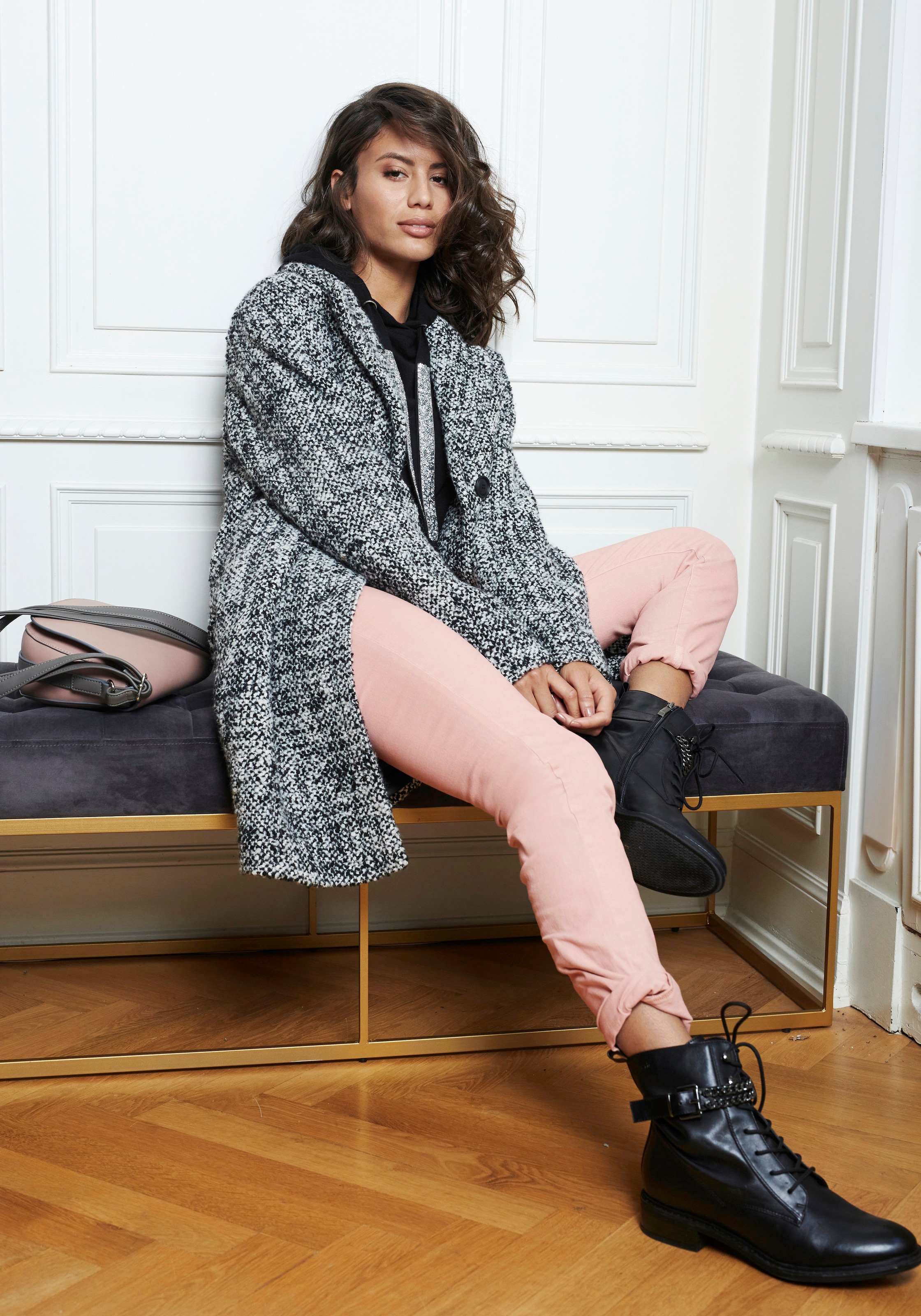 Laura Scott Strickpullover , mit Kapuze und glitzernden Bändern