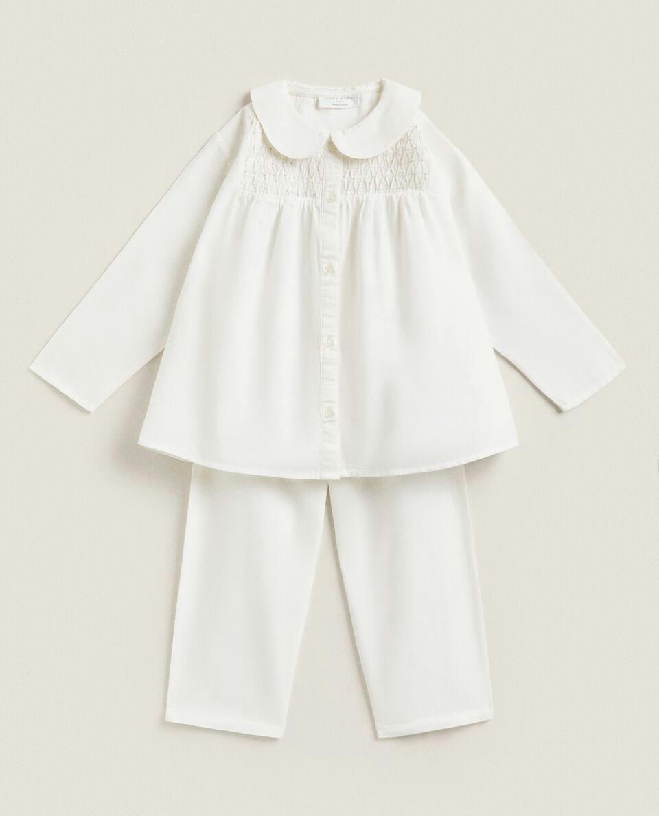 Conjunto de pijama infantil com bordado