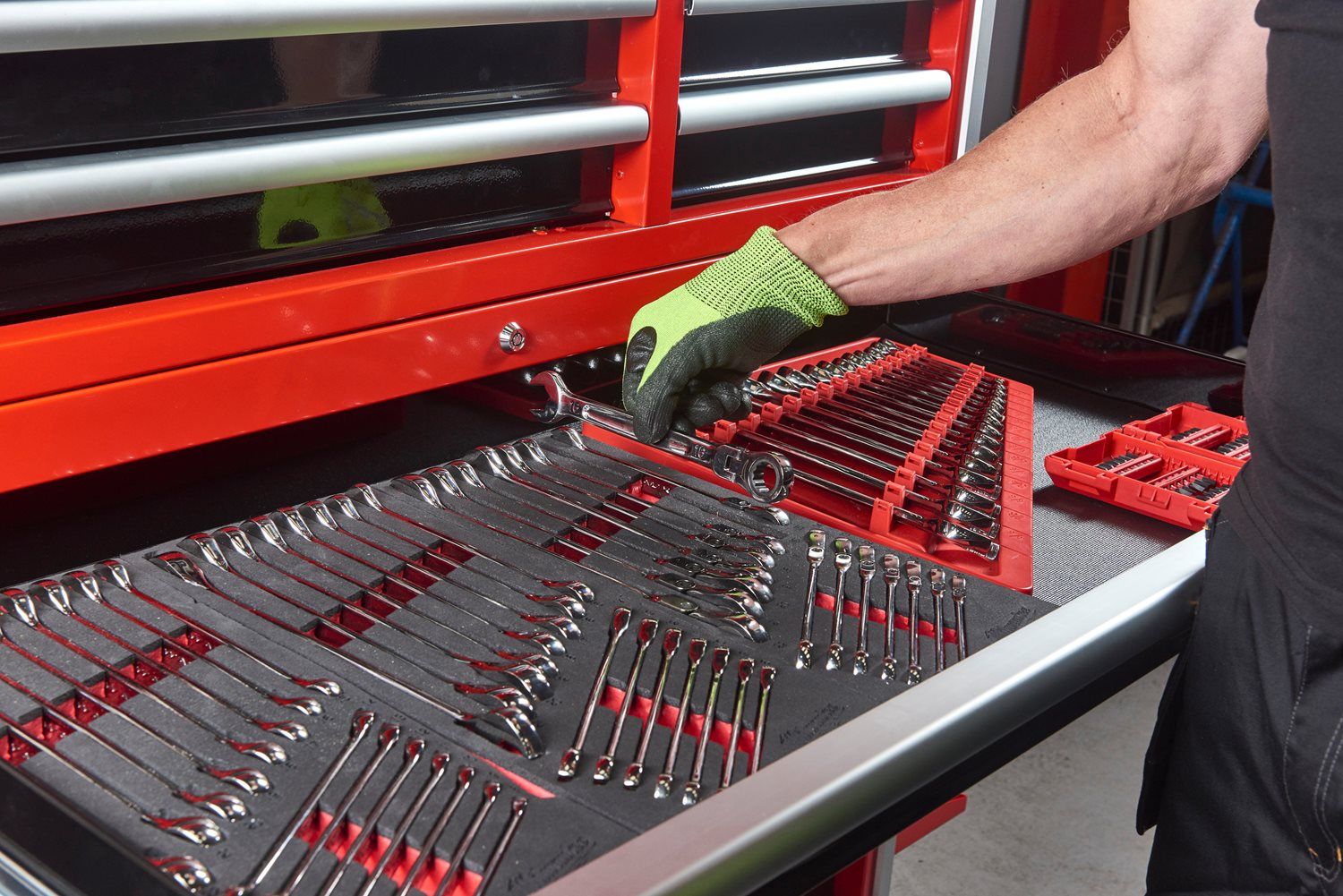 Milwaukee TOOLGUARD™ SRC46-1 Stalen gereedschapswagen rood 117cm 10 lades - 4932478852