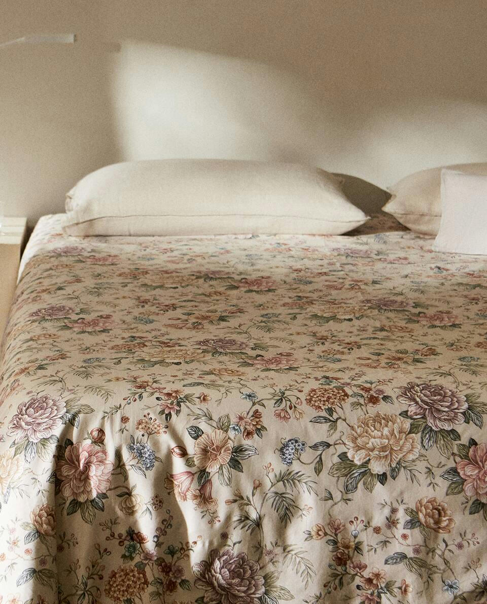 CAPA DE EDREDOM COM ESTAMPA FLORAL