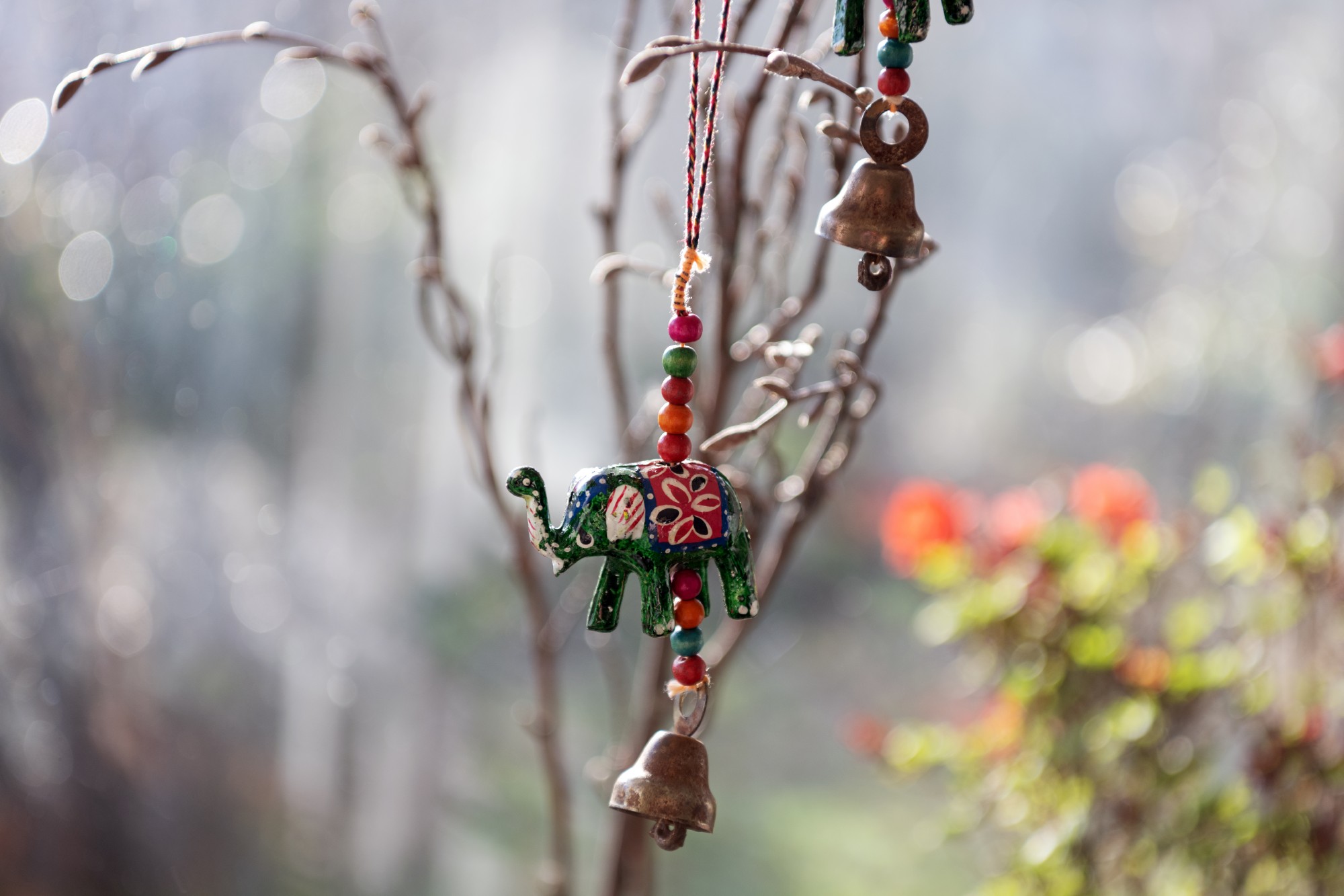 Anhänger 'Elefant' grün mit Glocke, H 13 cm, B 5 cm von fischer's lagerhaus