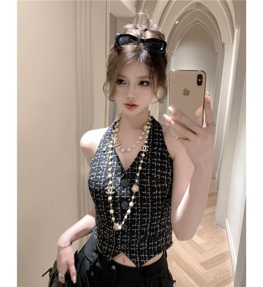 Yupina - Halterhals geruit tweed crop top met knoopjes
