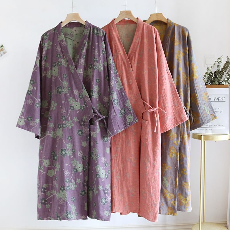 Somnus - Pyjamajas met V-hals en bloemenprint en gestrikte voorkant