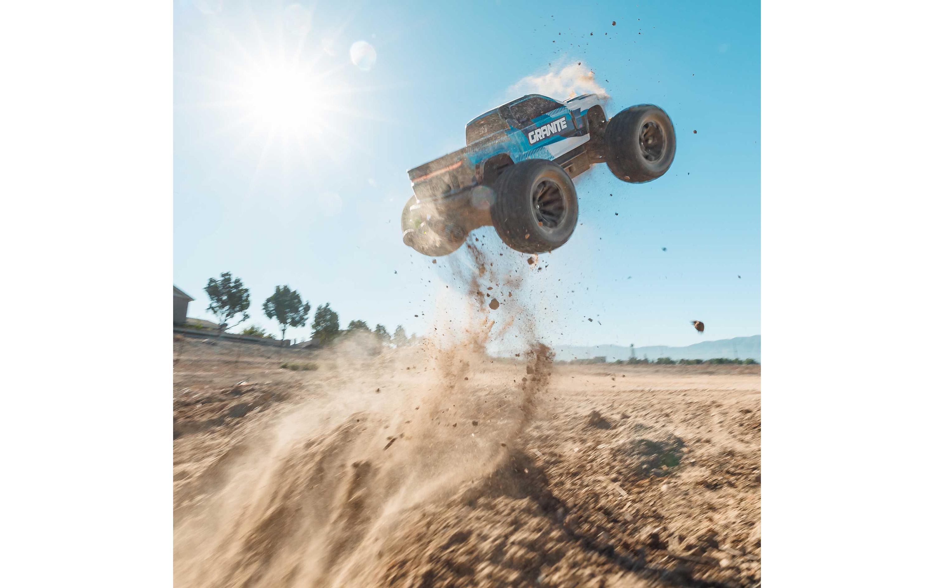 Monster Truck Granite BLX 223S, Blau ARTR, 1:10<br>Off-Road Model im Massstab 1:10