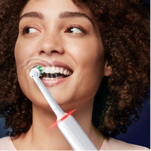 Oral B Elektrisk tannbørste Pro3 Hvit + ekstra refill