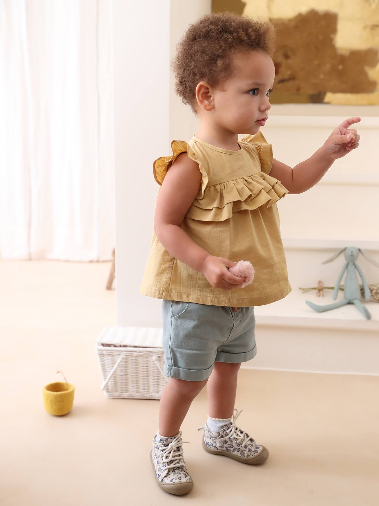 Blusa infantil amarela clara com babados