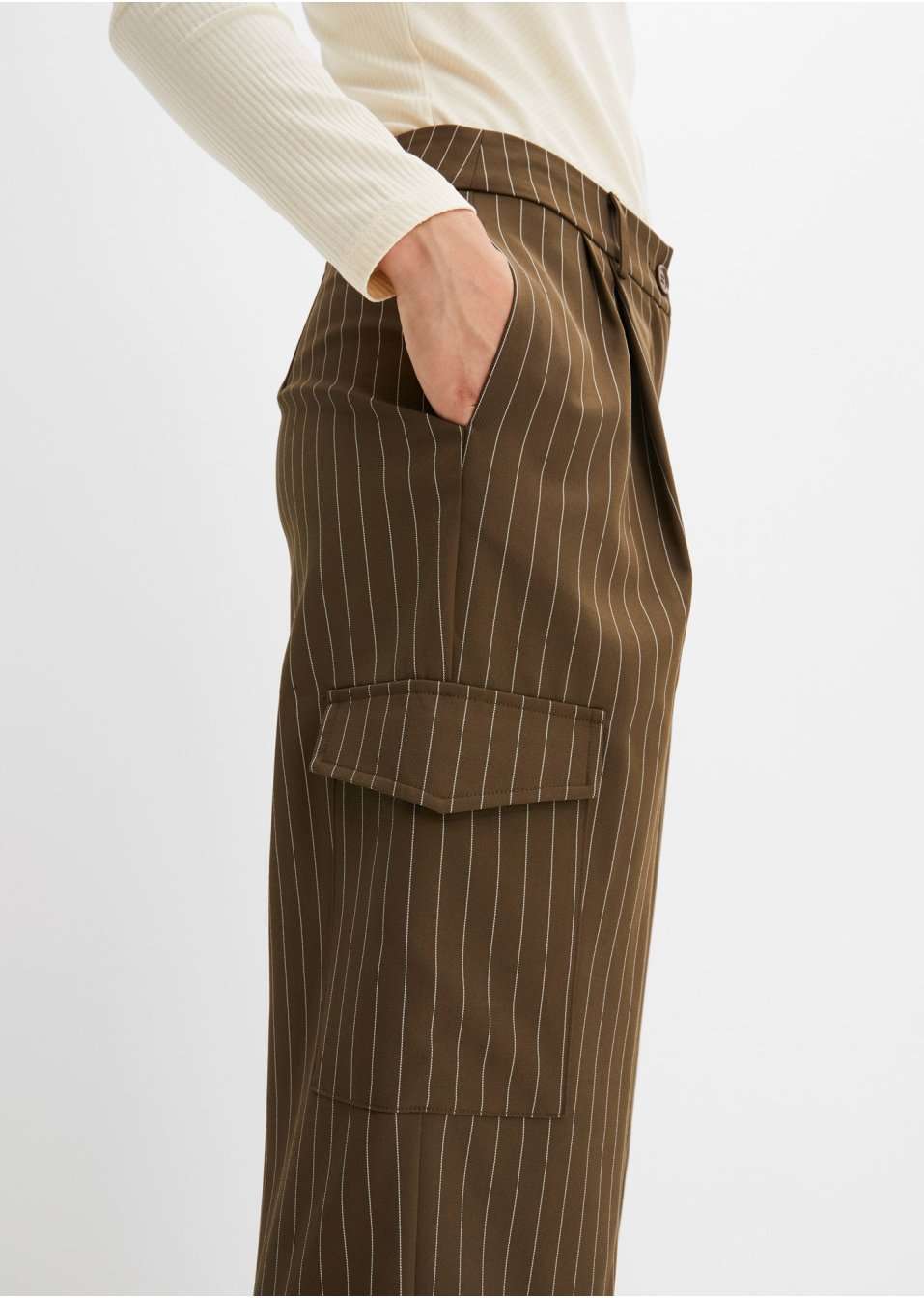 Pantalon cargo à fines rayures