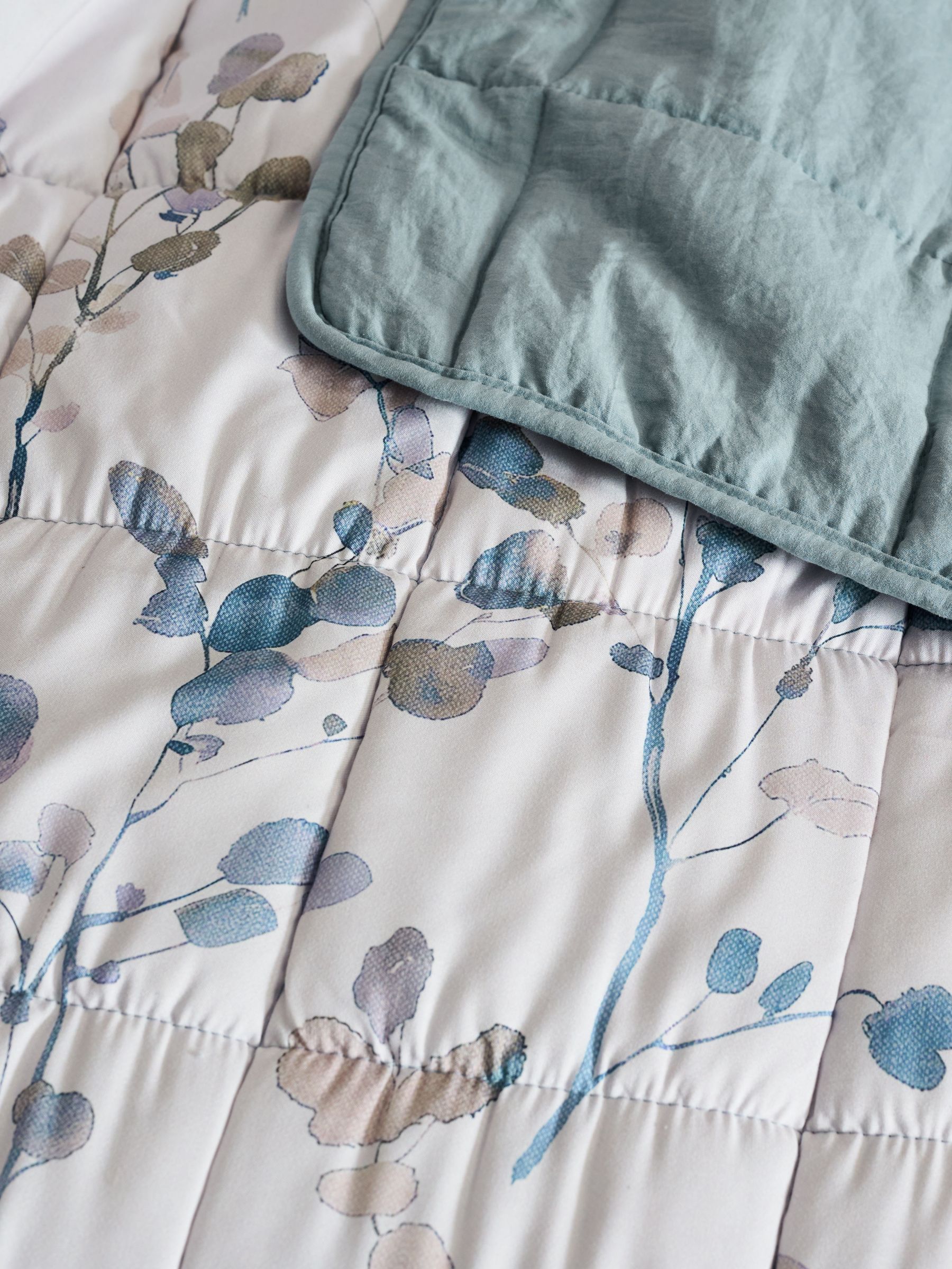 Honesty Floral Print Reversible Bedspread