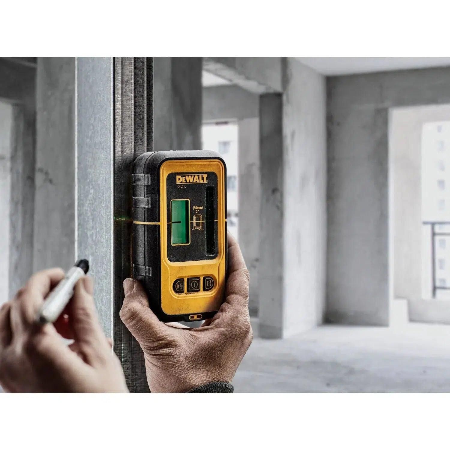 DeWALT DE0892 Waterbestendige digitale laserdetector met klem voor rode lasers