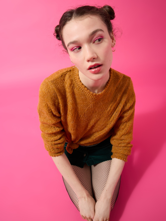 Pull avec jeu de mailles graphiques