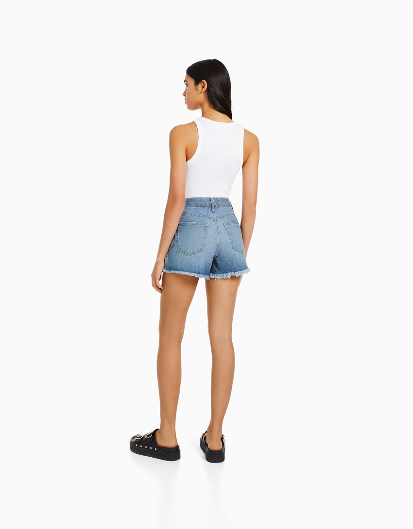 shorts jeans rasgados e brilhantes