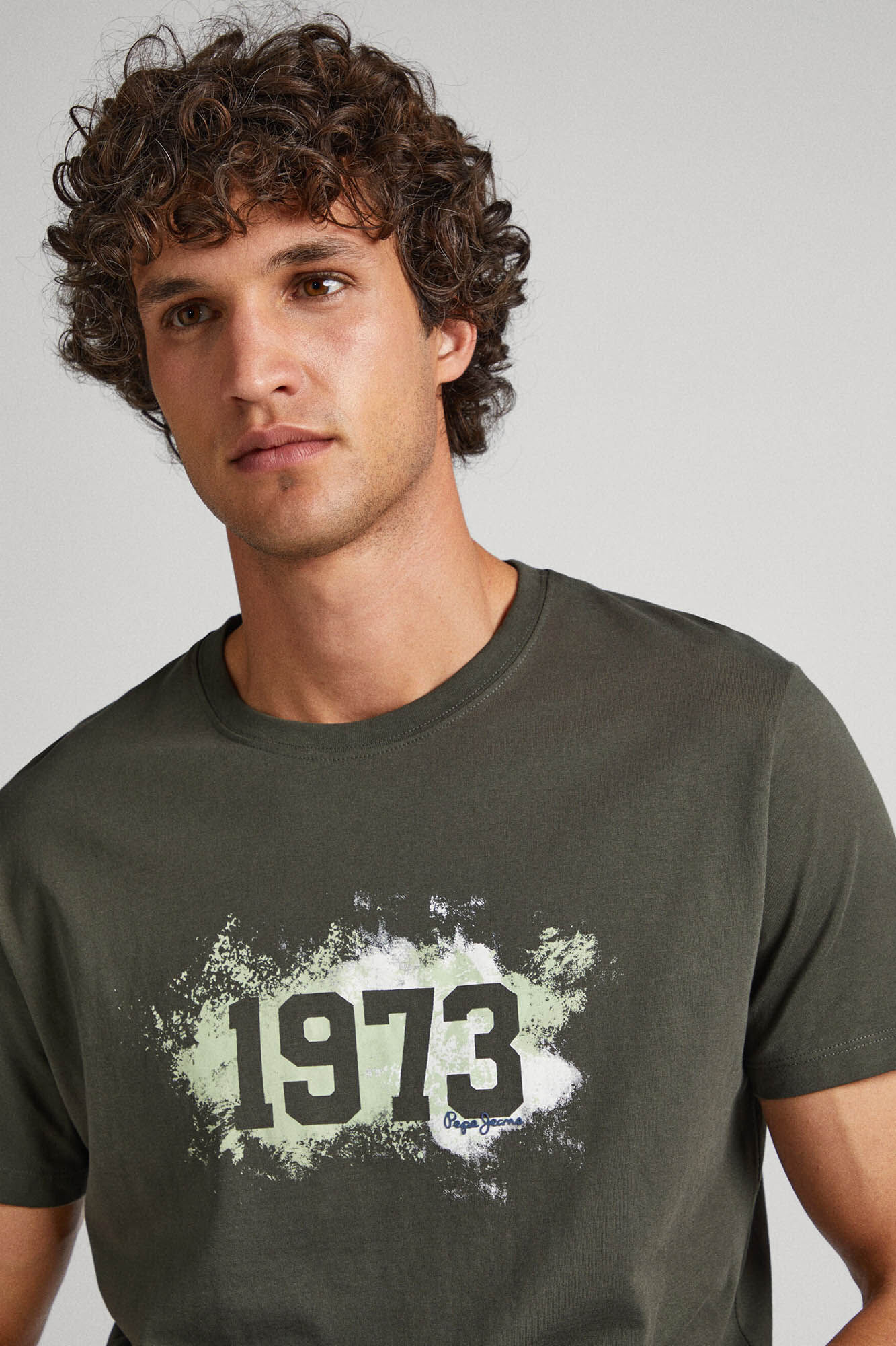 Camiseta com estampa do logotipo de 1973