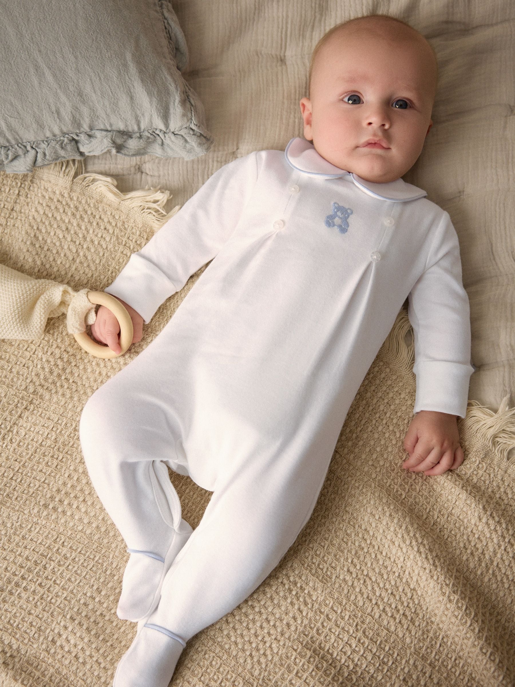 Wit met berenprint - Feestelijke babyslaapzak (0mnd-2jr)