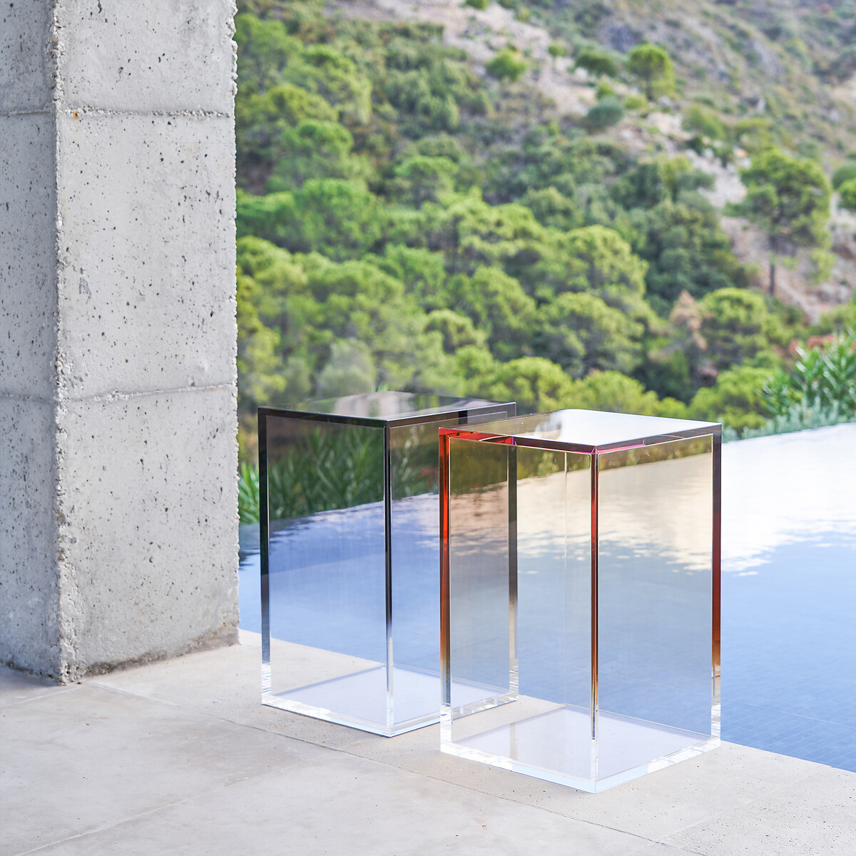AM.PM<br>Mesa lateral de acrílico, Akrili.