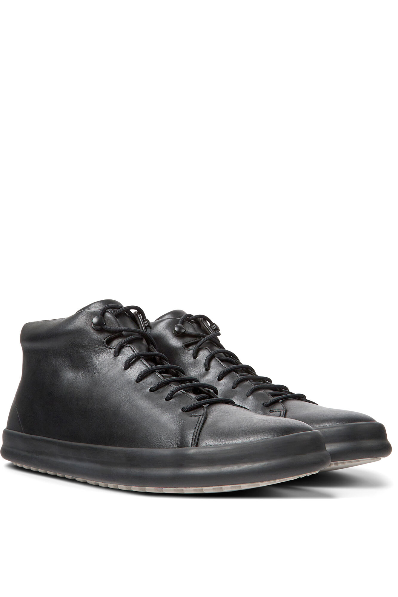 Bota masculina de estilo casual.