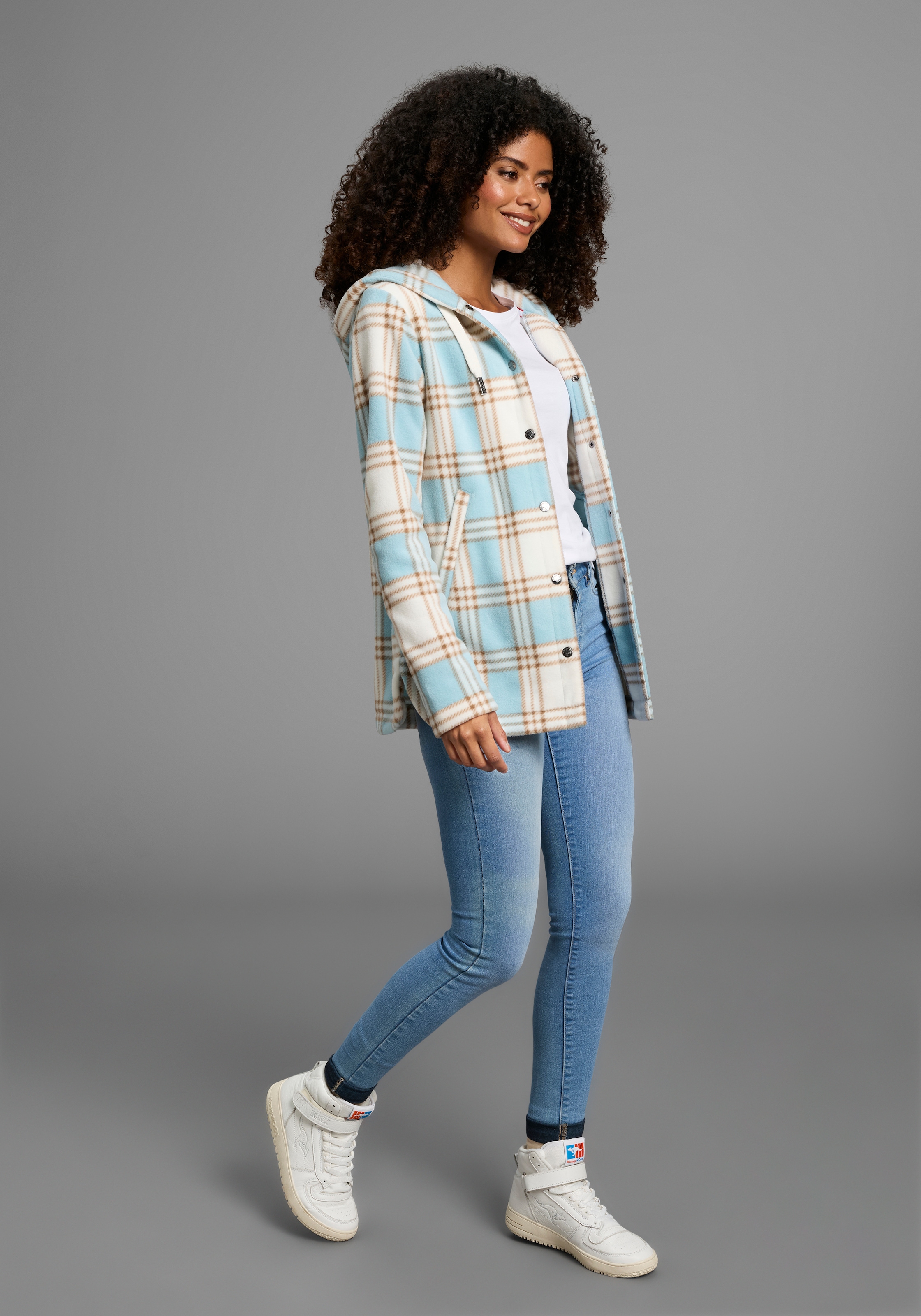 KangaROOS Fleecejacke mit Kapuze mit bedrucktem Karo Muster, weite Passform, Übergangsjacke