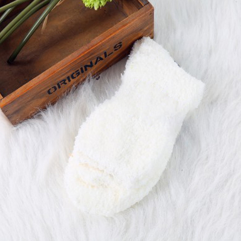(2 Paar) Kuschel Socken Wintersocken Füsslinge Flauschige Bettsocken (One Size) - Weiss