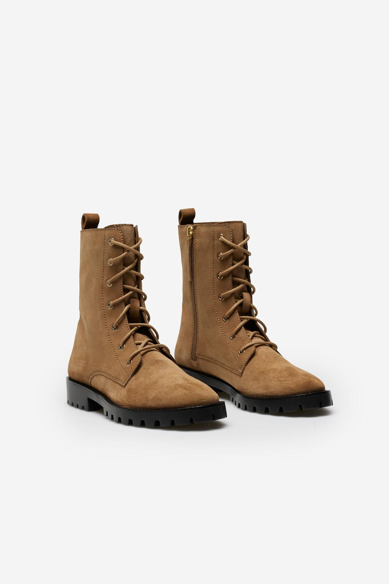 Botas de cano curto com cadarço