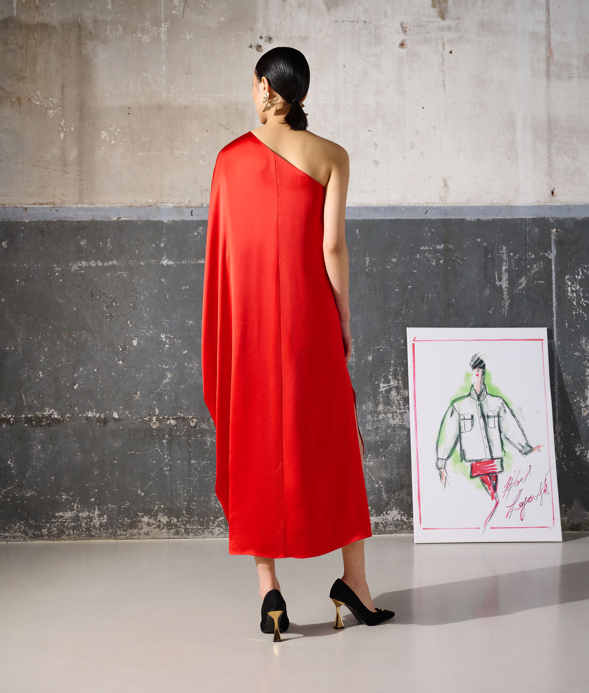 ROBE ASYMÉTRIQUE EN SATIN DRAPÉE