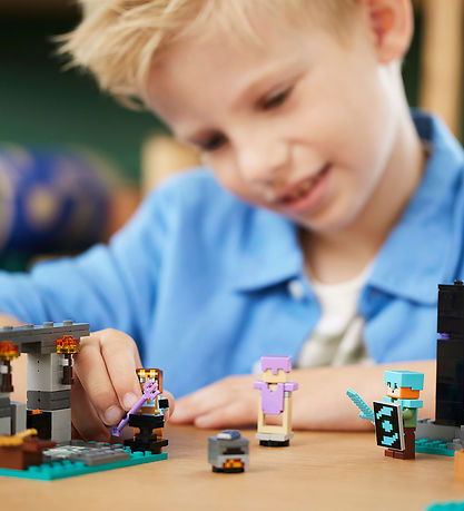 LEGO? Minecraft - V?benkammeret 21252 - 203 Dele