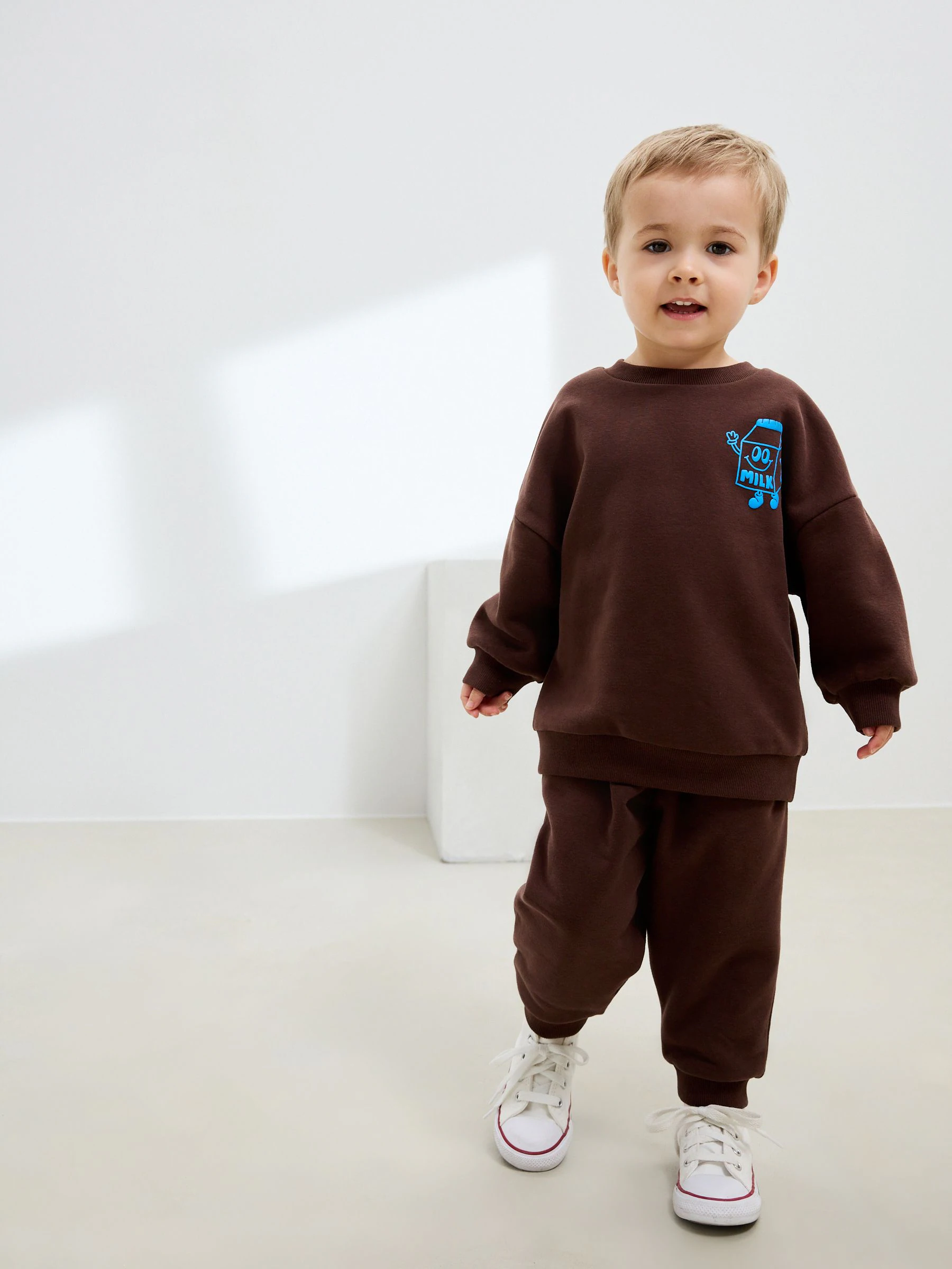 Chocoladebruin - Bedrukte set van sweater met ronde hals en joggingbroek (3mnd-7jr)